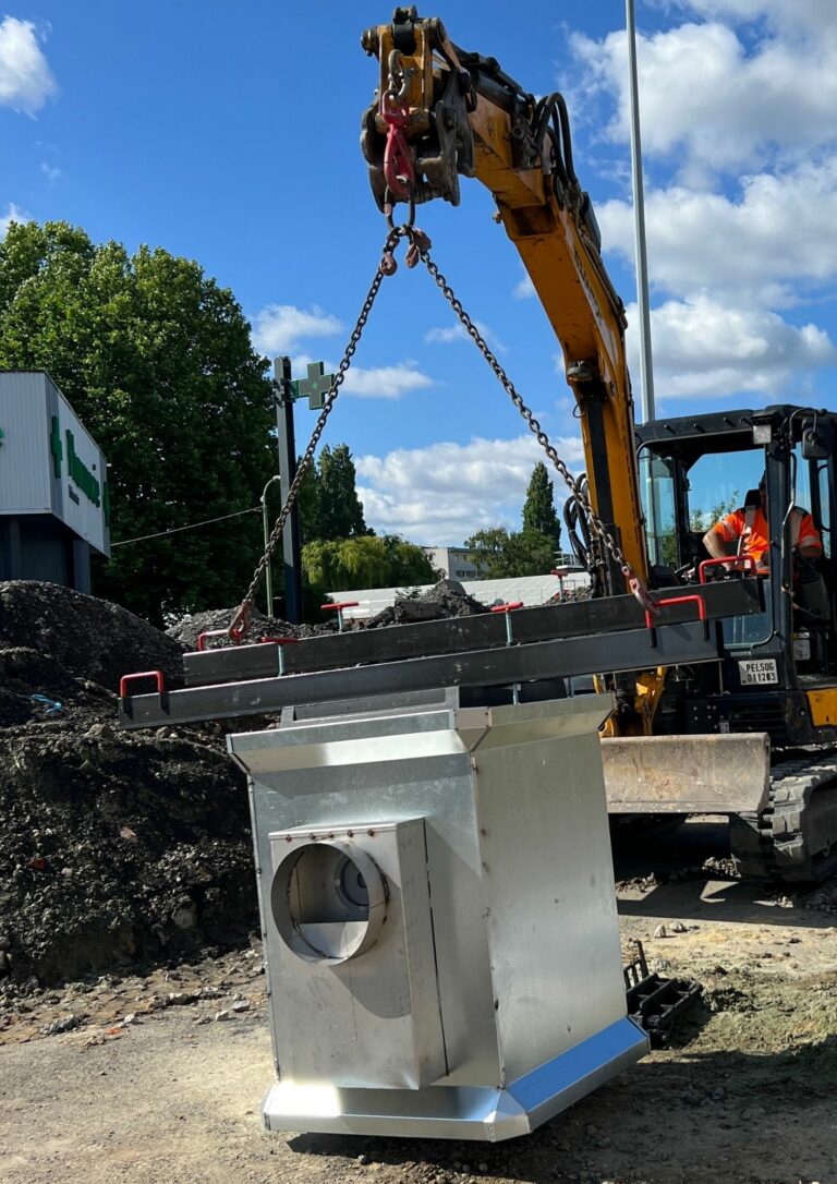 avaloir infiltrant lors d'une pose de chantier pour le groupe Indorama, spécialiste de la plasturgie